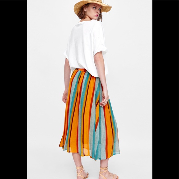 Zara Striped Skirt With Buttons - Picture 3 of 6